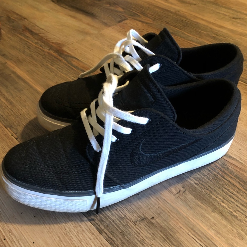 Women’s Nike sz 9